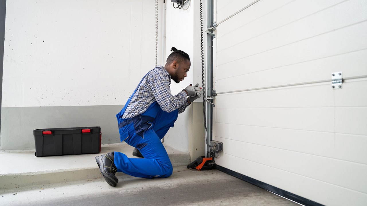 garage door repair service in Menifee, CA